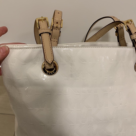 Michael kors shiny white purse - Picture 4 of 8
